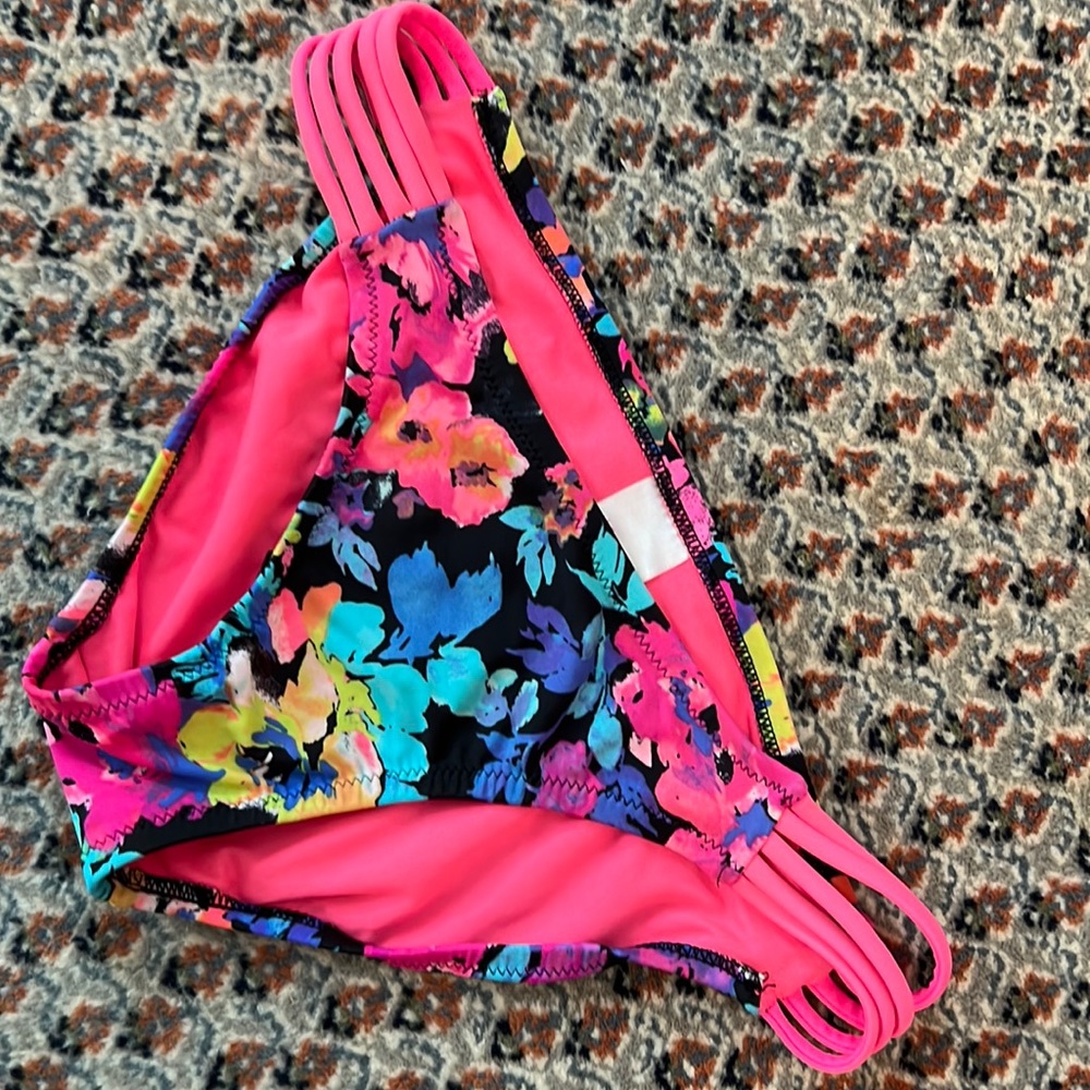 Sale 🎈3/$20 EUC Xhilaration Floral Print Bikini Bottom size M - Picture 2 of 9